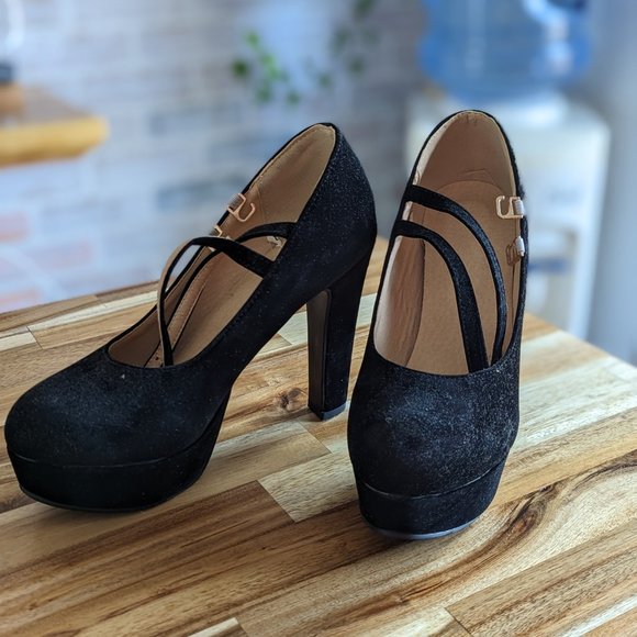 Shoes - Picture 4 of 4